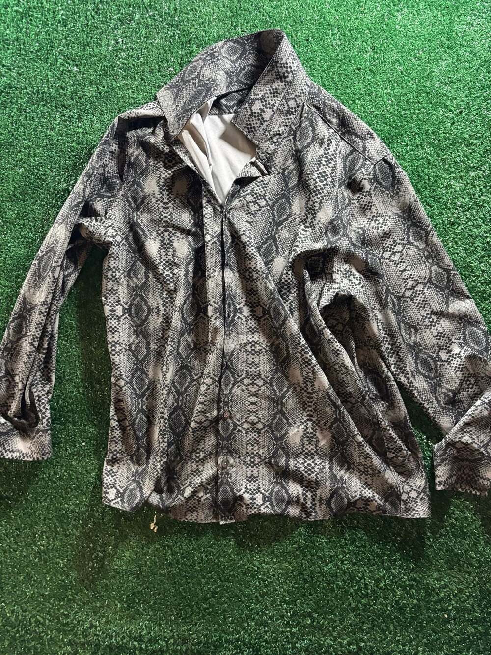 J.Ferrar Men's Long Sleeve Snake Print Shirt